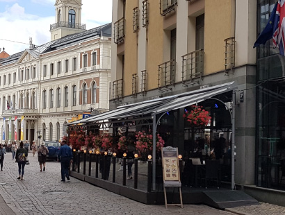 Vasaras kafejnīca Rīgā pie restorāna Disederata